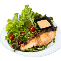 M32 สลัดแซลมอนกริล