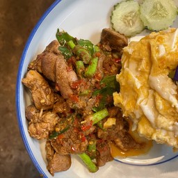 เครื่องในไก่ผัดเผ็ดพริกสด สูตรตราด ราดข้าว