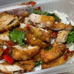 ข้าวกระเพราไก่กรอบ