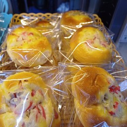 ขนมปัง ปูอัดน้ำสลัด