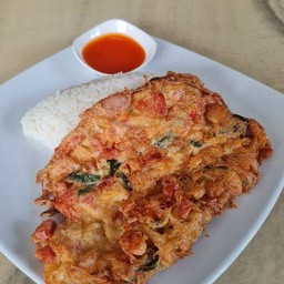 ข้าวไข่เจียวแหนมทรงเครื่อง