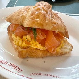 Préf Café & Bar Sathon 11