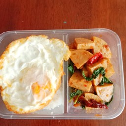 ข้าวกะเพราหมูยอ+ไข่ดาว