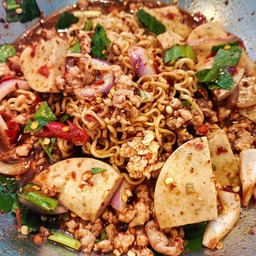 ยำมาม่าทรงเครื่อง(น้ำยำกะปิ)