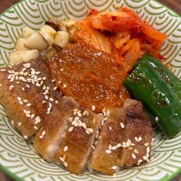 ข้าวหน้าหมูสามชั้นย่างสไตล์เกาหลี