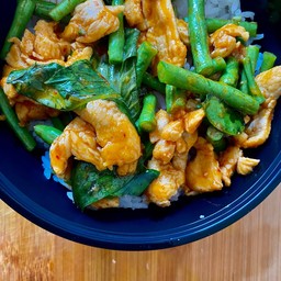 ข้าวพริกแกงไก่ นัวเกิ๊นนน