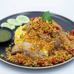 ข้าวคอหมูย่างผัดพริกเกลือ+ไข่เยิ้ม