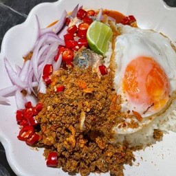 ข้าวยำปลาป๋อง น้ำพริกนรก ไข่ดาว