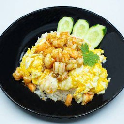 ข้าวกุ้งผัดซอสกระเทียม+ไข่เยิ้ม