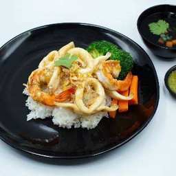 ข้าวทะเลผัดซอสกระเทียม