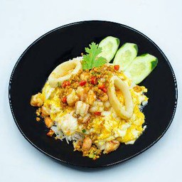 ข้าวทะเลผัดพริกเกลือ+ไข่เยิ้ม