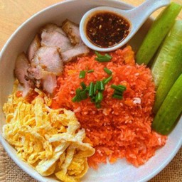 ข้าวผัดรถแดง