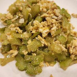 มะระผัดไข่