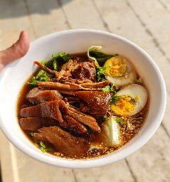 ก๋วยเตี๋ยวขาหมู