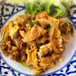 ก๋วยเตี๋ยวคั่วไก่