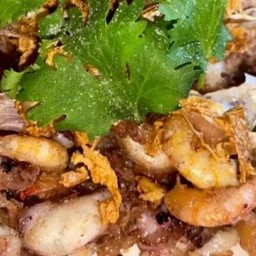 ทะเลทอดกระเทียมราดข้าว