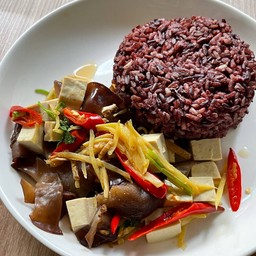 ข้าวเต้าหู้ผัดขิง