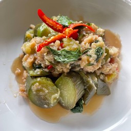 หมูสับแพลนต์เบสผัดมะเขือยาว (เป็นกับ)