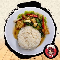 ข้าวปลากระพงผัดขึ้นฉ่าย