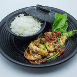 ข้าวทะเลผัดพริกไทยดำ