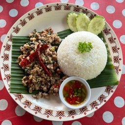 นายเกมส์ กระเพราเดือด ข้าวผัดเด้ง อาหารตามสั่ง