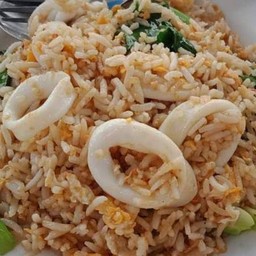 ข้าวผัดปลาหมึก