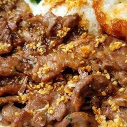 ข้าวหมูทอดกระเทียม