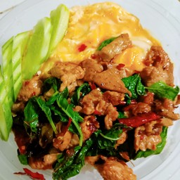 ข้าวไข่ข้นหมูชิ้นกระเพรา