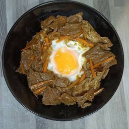 ข้าวหน้าเนื้อหมาล่า