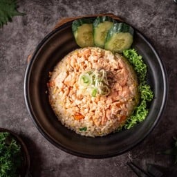 ข้าวผัดปลาแซลมอน