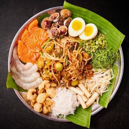 ตำถาดมหาสมุทร (กุ้งสด, แซลมอน, หอยแครง, แคบหมู)