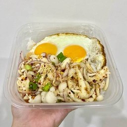 ข้าวไข่คู่ยำเห็ดแซ่บ