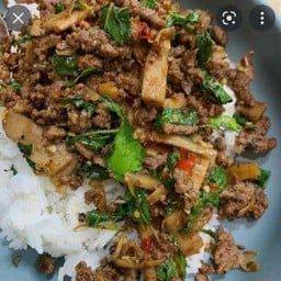 กระเพราหมูสับหน่อไม้ดอง