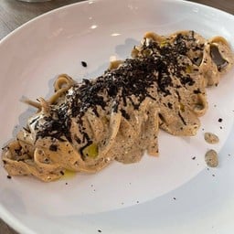 ตาลเลียเตลเล่ซอสทรัฟเฟิล