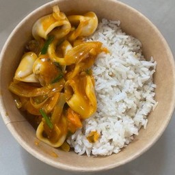 ข้าวราดปลาหมึกผัดไข่เค็ม