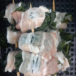 สาหร่ายวากาเมะ พันเบคอน