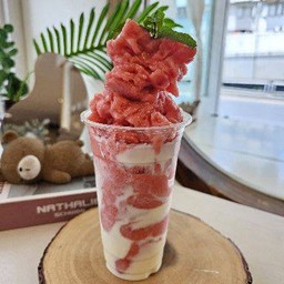 สตรอว์เบอร์รี่สมูทตี้