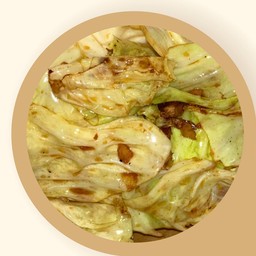 กะหล่ำปลีทอดน้ำปลากับข้าว