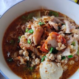 ก้วยเตี๋ยวต้มยำหมูแดง