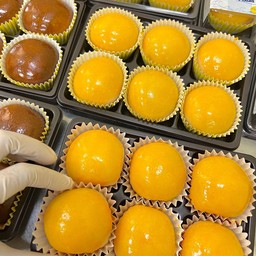 ขนมเปี๊ยะฝอยทองไข่เค็ม 6 ชิ้น