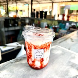 นมสดสตร์อวเบอรี่