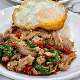 กระเพราหมู+ไข่ดาว