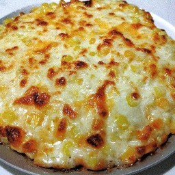 พิซซ่าหน้าข้าวโพดอบชีส