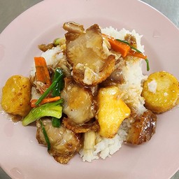 เต้าหู้น้ำมันหอย ราดข้าว