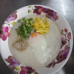 โจ๊กหมูตลาดท่าทราย