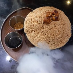 Bingsu Ceylon Tea Kuromitsu Macadamia