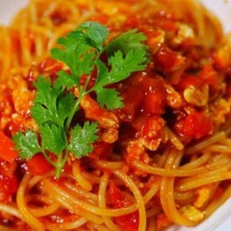 สปาเก็ตตี้ซอสมะเขือเทศ ผักรวม (เจ)