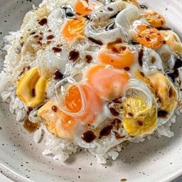 ข้าวไข่ดาวแม๊กกี้ ( ไข่ดาว 3 ใบ )