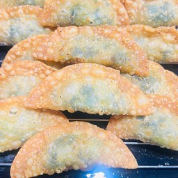 เกี๊ยวซ่าทอด กุ๊ยช่าย 6 ตัว