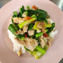 คะน้าไฟแดง   ราดข้าว